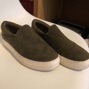 Canvas shoes
